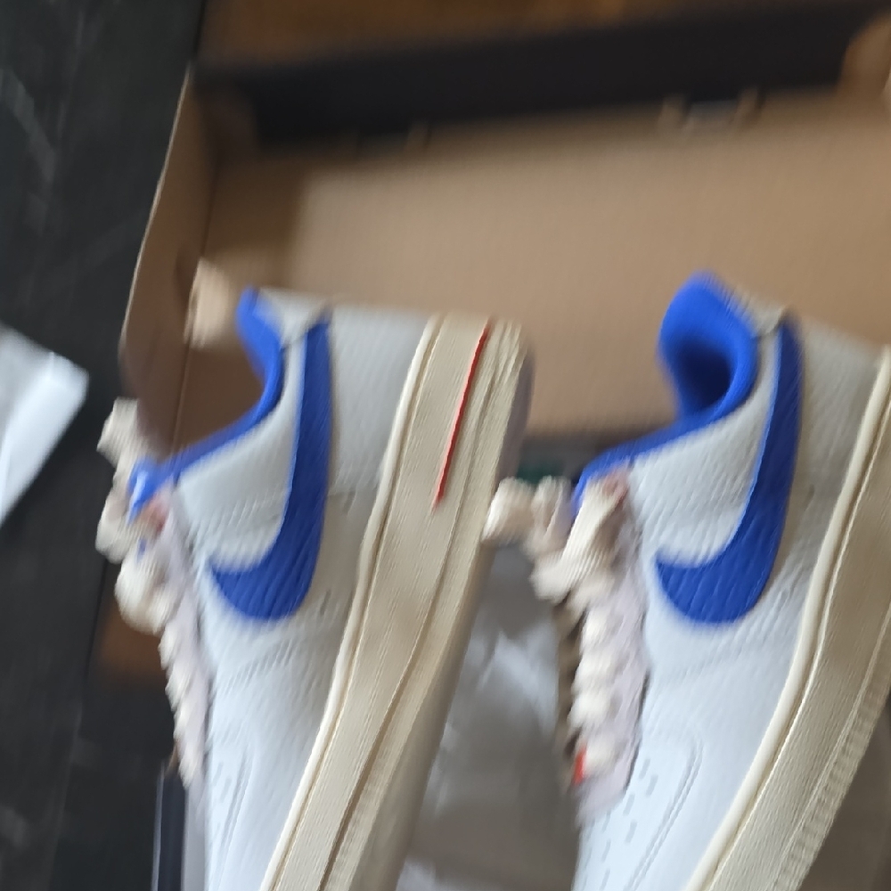 Nike Kids Sneakers in Blue and White - Picture 3 of 10